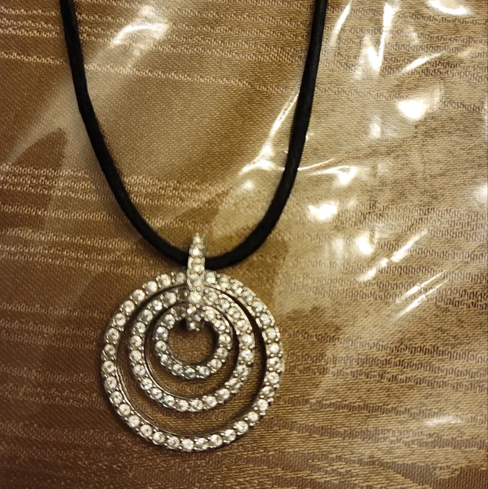 Necklace - Picture 1 of 2